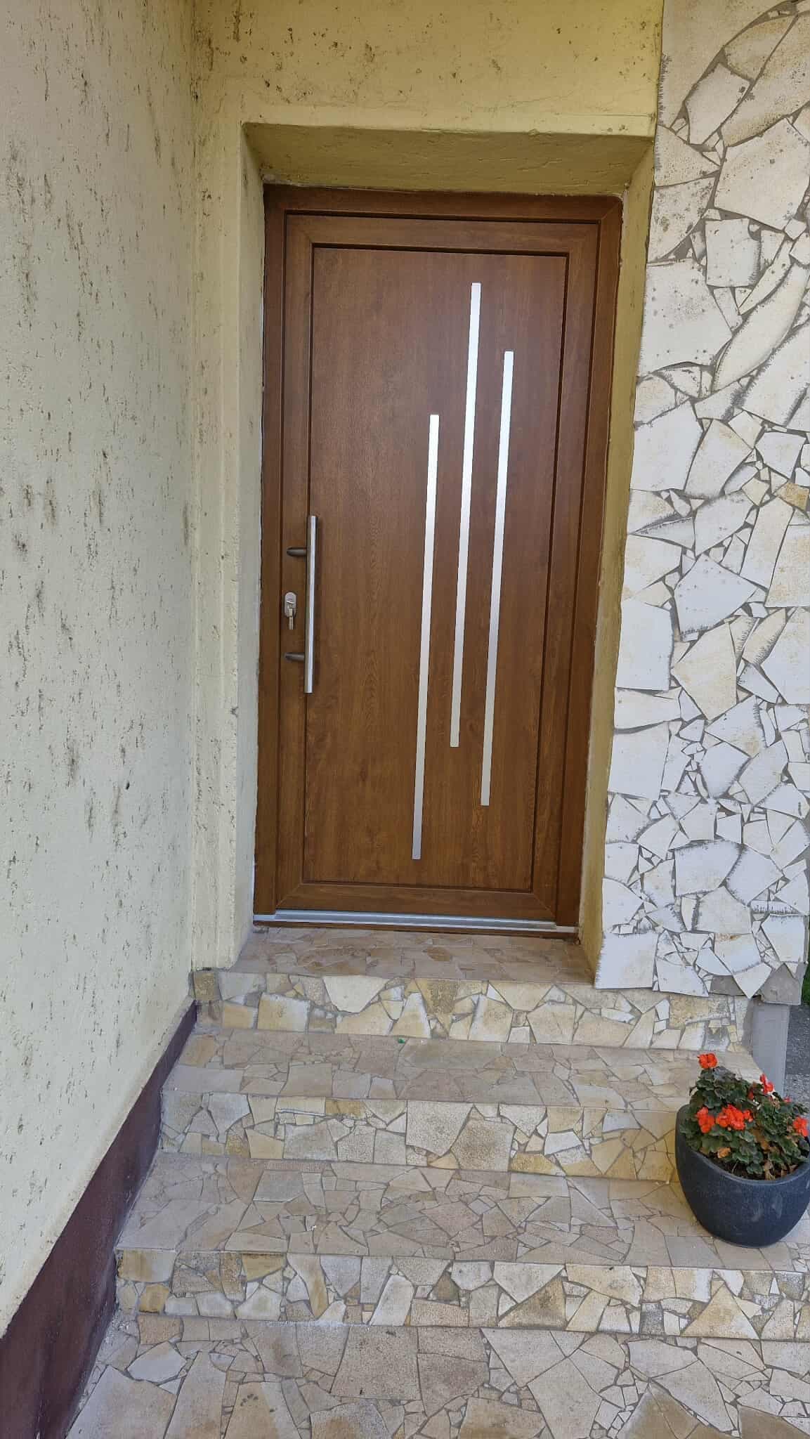 Családi Ház főbejárati ajtó Tiszafüreden