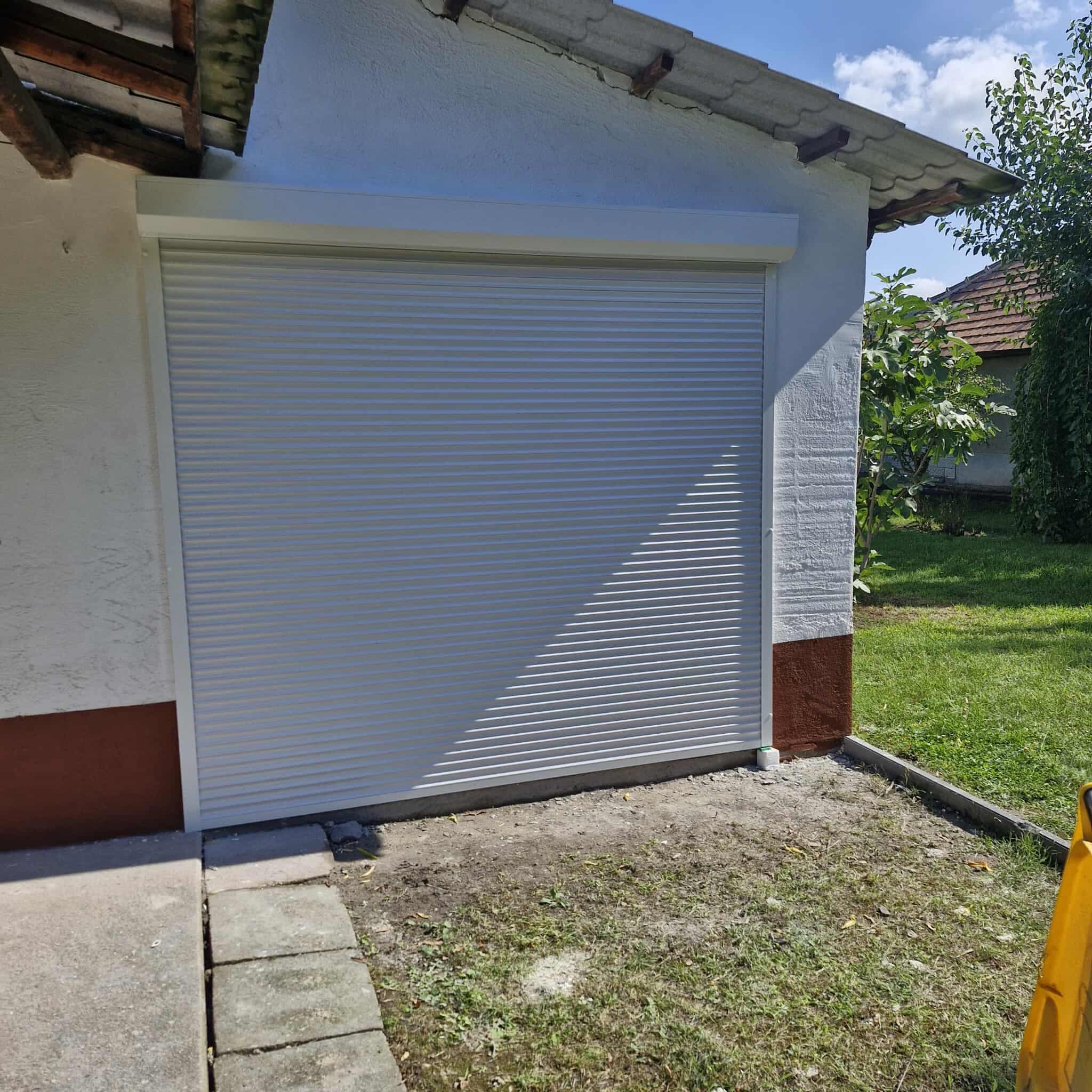 Külső garázs redőnykapu